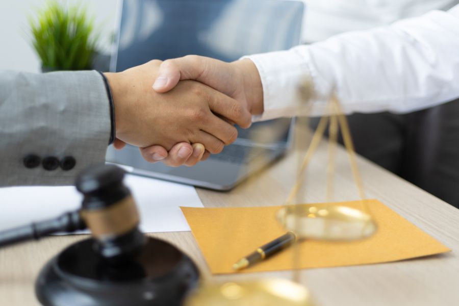 إطلاق العقد الموحد لأتعاب المحاماة