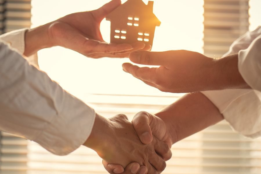 اعتماد اللائحة التنفيذية لرسوم الأراضي البيضاء لتعزيز التنمية العمرانية وتحفيز استغلال الأراضي