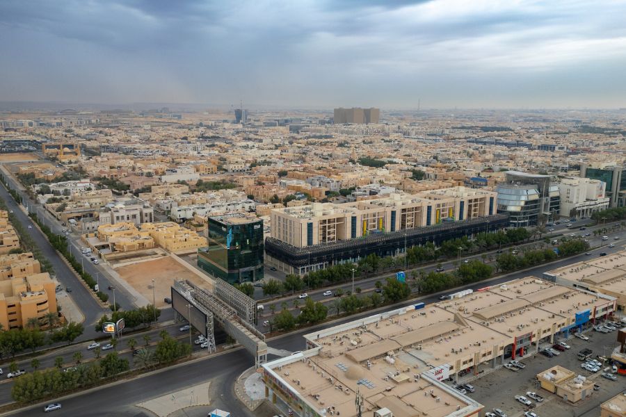 الموافقة على نظام نزع ملكية العقارات للمصلحة العامة ووضع اليد المؤقت على العقارات